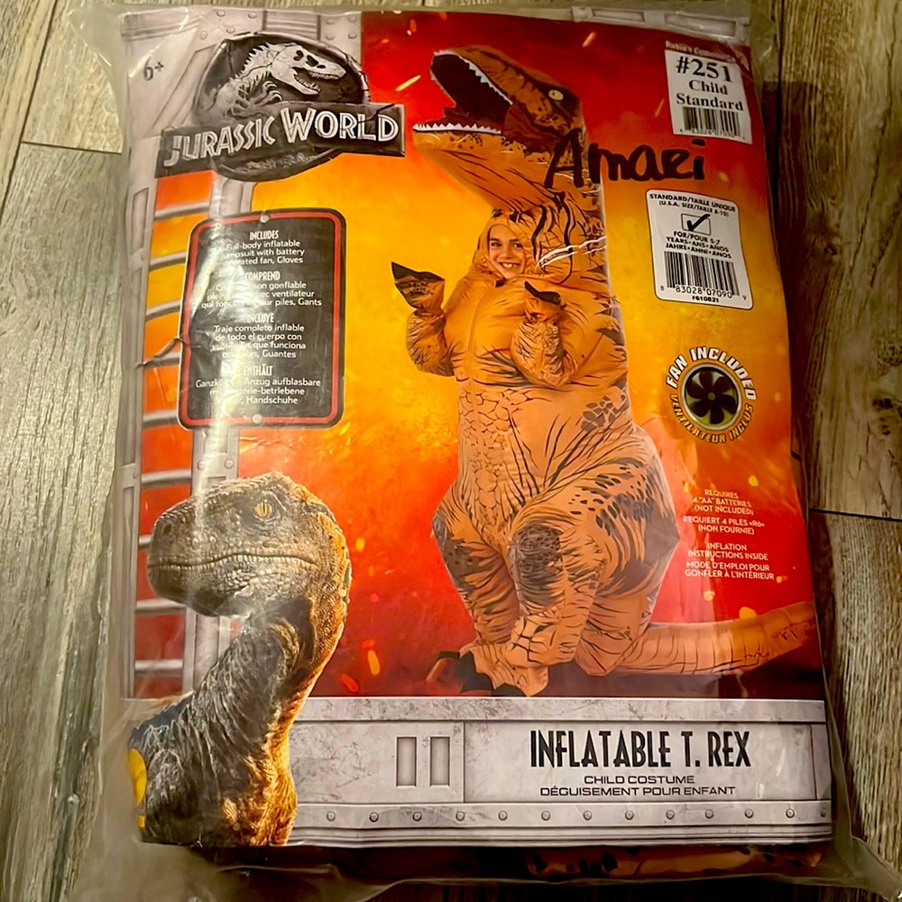 Jurassic World Inflatable T. Rex Children’s costume. For 6+ and USA size 8-10.